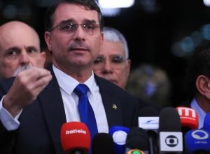 senador-flavio-ataca-moraes-apos-voto-para-condenar-bolsonaro