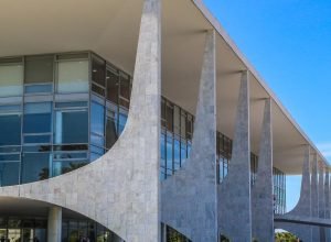 homem-tenta-subir-rampa-do-palacio-do-planalto-duas-vezes-na-madrugada