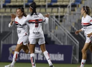 sao-paulo-vence-classico-e-avanca-na-copa-do-brasil-feminina