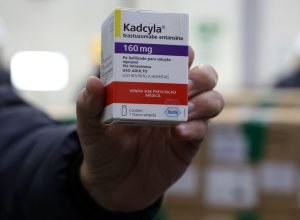 brasil-recebe-lote-de-medicamento-para-tratar-cancer-de-mama-no-sus