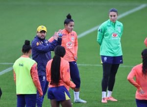 selecao-feminina-realiza-primeiro-treino-para-amistosos-na-europa