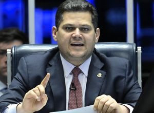senado-adia-votacao-de-lei-que-tira-resposta-a-tarifaco-do-teto-fiscal