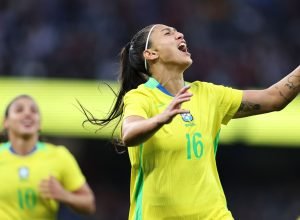 com-uma-a-menos,-selecao-feminina-vence-amistoso-contra-inglaterra