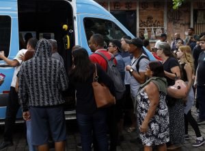 “entrei-na-estacao-para-fugir-dos-tiros”,-conta-moradora-do-rio