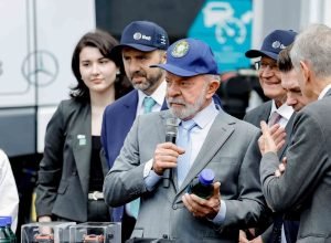 lula-diz-que-ainda-nao-e-possivel-abrir-mao-de-combustiveis-fosseis