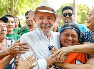 justica-tributaria:-lula-celebra-isencao-para-quem-ganha-ate-r$-5-mil