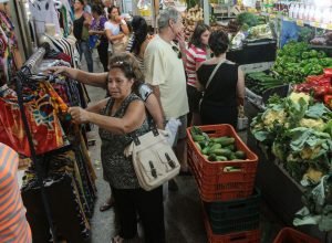 inpc-recua-para-0,03%-em-outubro-e-acumula-4,49%-em-12-meses