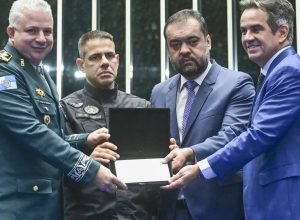 congresso-homenageia-policiais-mortos-durante-a-operacao-contencao