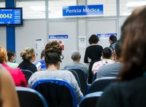 inss-cria-comite-para-reduzir-fila-de-2,8-milhoes-de-pedidos