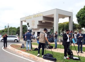 alexandre-de-moraes-autoriza-visita-de-michelle-a-jair-bolsonaro-na-pf