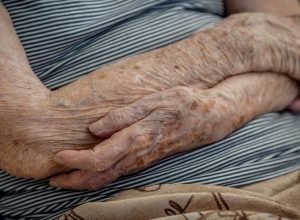 vigilancia-sanitaria-fecha-abrigo-com-idosos-em-condicoes-precarias