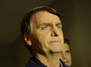 defesa-diz-que-bolsonaro-nao-usou-celular-durante-visita-de-nikolas
