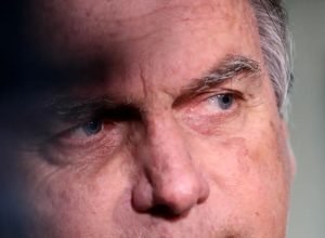 bolsonaro-tem-crise-de-soluco-e-passa-por-atendimento-medico-na-prisao