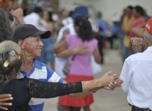 expectativa-de-vida-no-pais-sobe-para-76,6-anos,-a-maior-ja-registrada