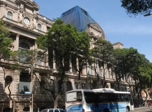 mnba-inaugura-exposicao-que-transforma-tapumes-em-galeria-a-ceu-aberto