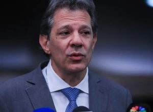haddad-busca-canal-direto-com-eua-para-rastrear-pecas-de-fuzis