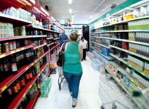 preco-da-cesta-basica-de-alimentos-cai-em-24-capitais,-diz-pesquisa