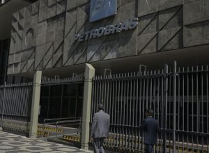 petroleiros-aprovam-greve-nacional-a-partir-de-segunda-feira