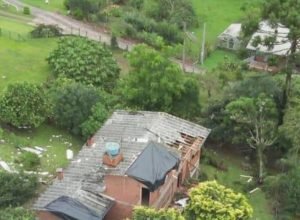 tornado-destelha-escola-e-residencias-no-rio-grande-do-sul