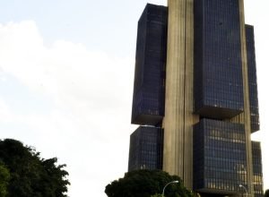 juros-do-credito-pessoal-e-cartao-rotativo-avancam-para-as-familias