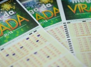 lotericas-ficam-cheias-em-dia-de-sorteio-da-mega-da-virada