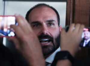 pf-determina-retorno-imediato-de-eduardo-bolsonaro-a-cargo-de-escrivao
