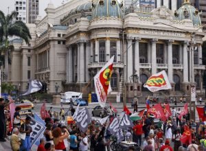 manifestacao-no-rio-lembra-8-de-janeiro-e-rejeita-anistia-a-golpistas