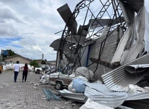 tornado-danificou-350-casas-em-sao-jose-dos-pinhais-(pr)
