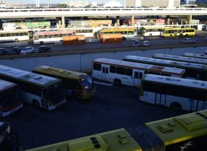 dezenas-de-onibus-de-uma-mesma-empresa-urbana-sao-apedrejados-no-df