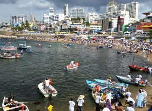 festa-de-iemanja-leva-milhares-de-pessoas-ao-rio-vermelho,-em-salvador