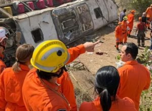 onibus-que-capotou-e-deixou-15-mortos-em-alagoas-estava-irregular