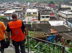 tempestade-atinge-o-guaruja,-causa-alagamentos-e-deixa-12-desabrigados