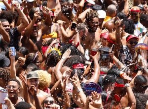 bailes-da-cinelandia-transformam-o-centro-do-rio-com-shows-ao-vivo