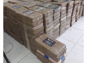 operacao-internacional-apreende-1,3-t-de-cocaina-em-alto-mar