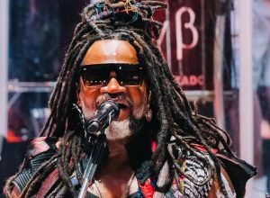 carnaval-de-salvador:-carlinhos-brown-inaugura-novo-trio-eletrico