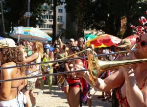 blocos-mantem-folia-na-quarta-feira-de-cinzas-no-rio