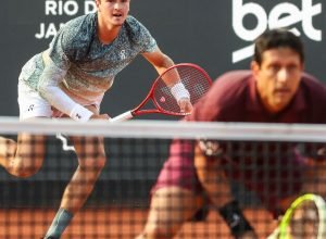 joao-fonseca-e-marcelo-melo-avancam-para-semifinal-do-rio-open
