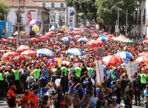 carnaval-teve-menos-furtos-e-roubos-de-celulares,-diz-governo-do-rio