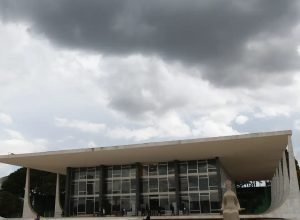 stf-adia-para-25-de-marco-julgamento-sobre-suspensao-de-penduricalhos