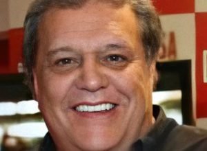 morre-aos-78-anos-o-diretor-e-ator-dennis-carvalho