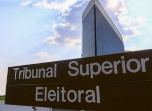 tse-aprova-restricoes-para-uso-de-ia-nas-eleicoes-de-outubro