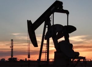 dolar-salta-a-r$-5,26,-e-bolsa-cai-3%-com-escalada-no-oriente-medio