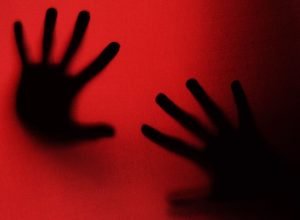 crime-de-estupro:-entenda-os-agravantes-e-punicoes-previstas-em-lei