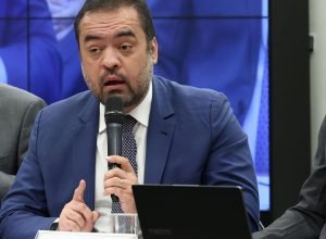 tse-retoma-processo-que-pode-cassar-governador-do-rio,-claudio-castro