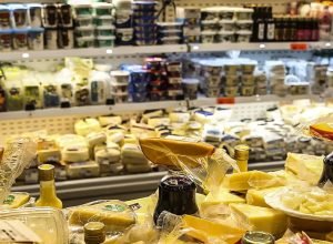 credito-e-emprego-explicam-vendas-no-comercio-em-patamar-recorde