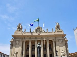ferros-velhos-poderao-ser-fechados-se-venderem-fios-de-cobre-roubados