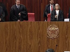 tse-retoma-julgamento-que-pode-deixar-castro-inelegivel