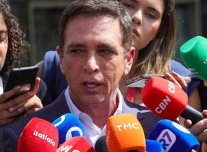 bolsonaro-recebe-alta-e-chega-em-casa-para-cumprir-prisao-domiciliar