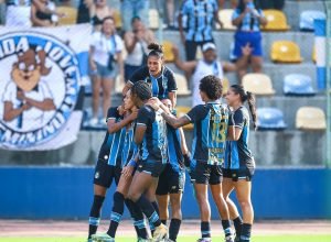 gremio-supera-internacional-por-2-a-1-no-brasileiro-feminino
