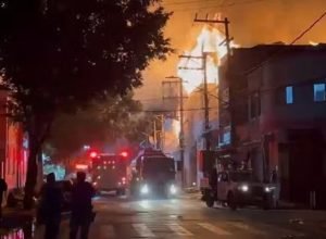 incendio-de-grandes-proporcoes-atinge-fabrica-no-bras,-em-sao-paulo